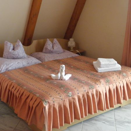 Kristaly Apartman Bed and Breakfast Hévíz Esterno foto