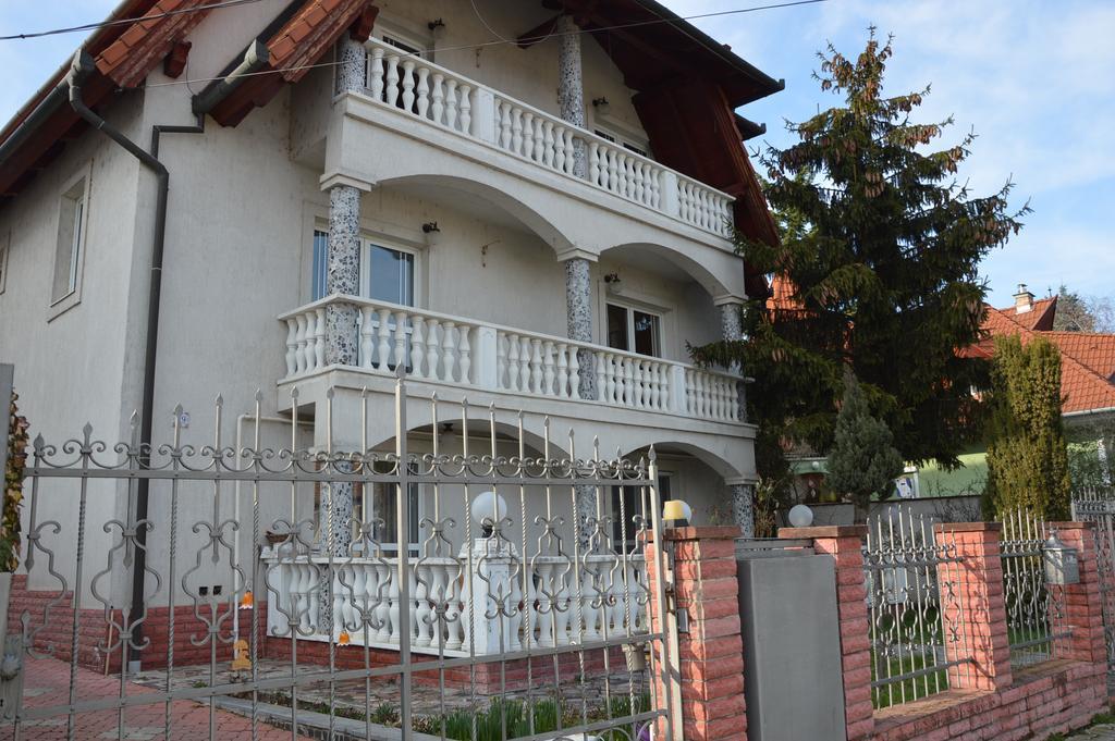 Kristaly Apartman Bed and Breakfast Hévíz Esterno foto