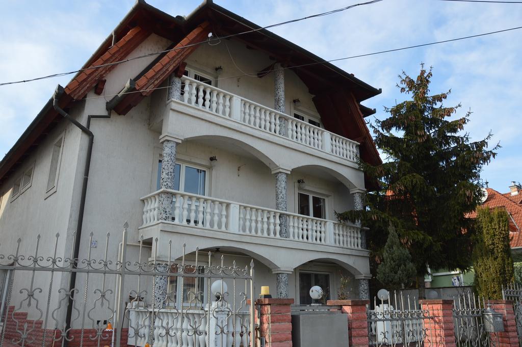 Kristaly Apartman Bed and Breakfast Hévíz Esterno foto