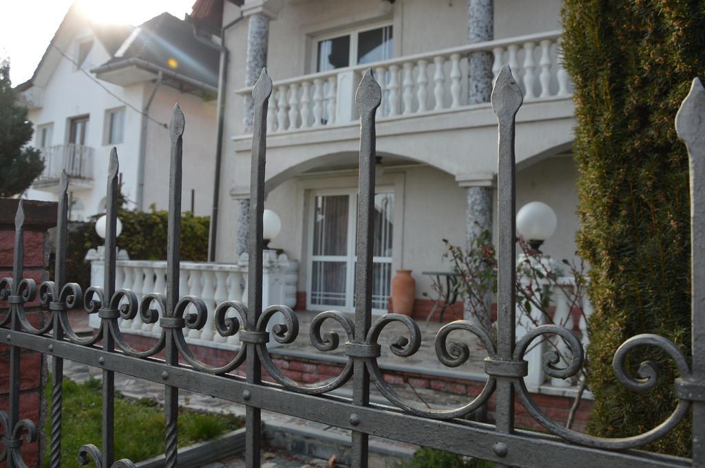 Kristaly Apartman Bed and Breakfast Hévíz Esterno foto