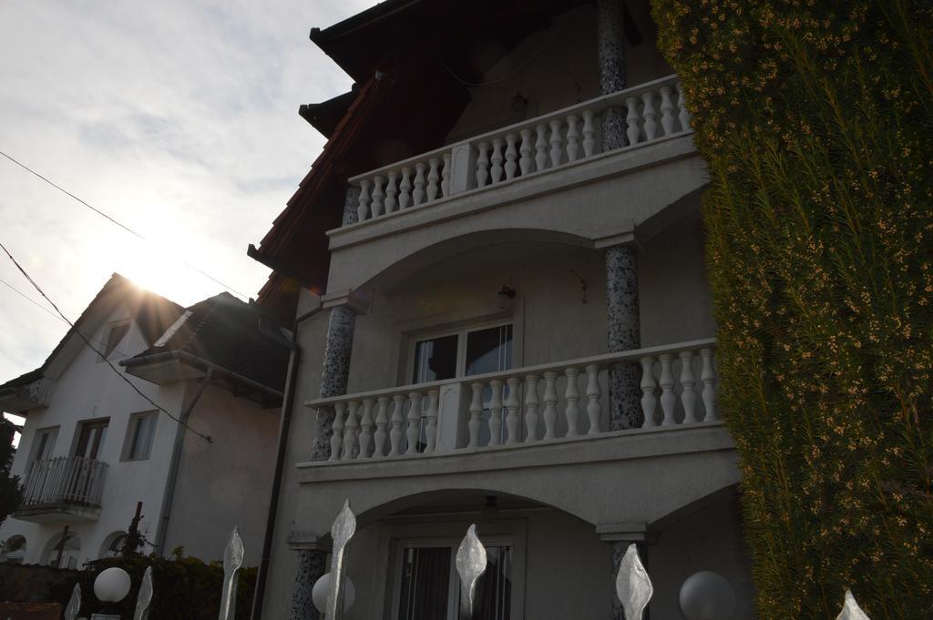 Kristaly Apartman Bed and Breakfast Hévíz Esterno foto