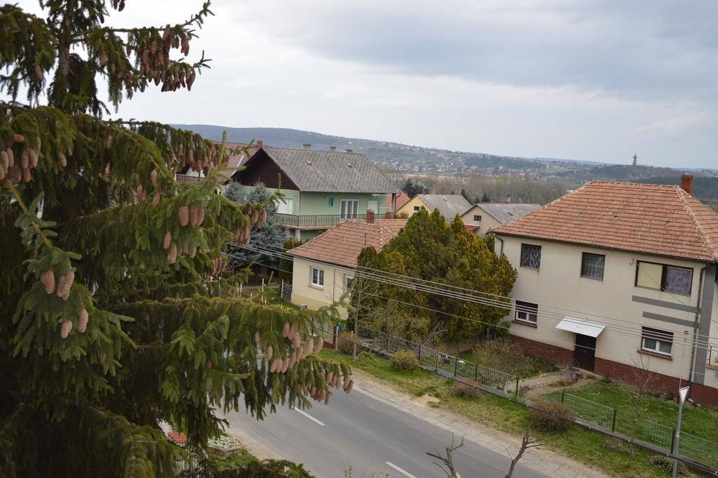 Kristaly Apartman Bed and Breakfast Hévíz Esterno foto
