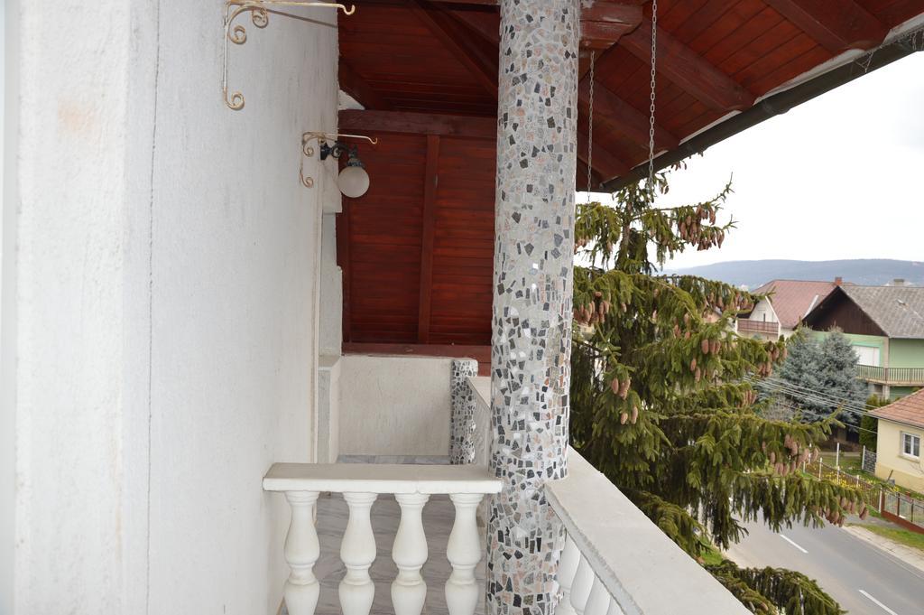 Kristaly Apartman Bed and Breakfast Hévíz Esterno foto