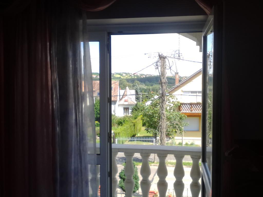 Kristaly Apartman Bed and Breakfast Hévíz Esterno foto