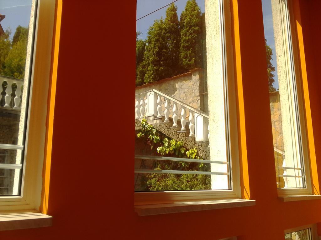 Kristaly Apartman Bed and Breakfast Hévíz Esterno foto