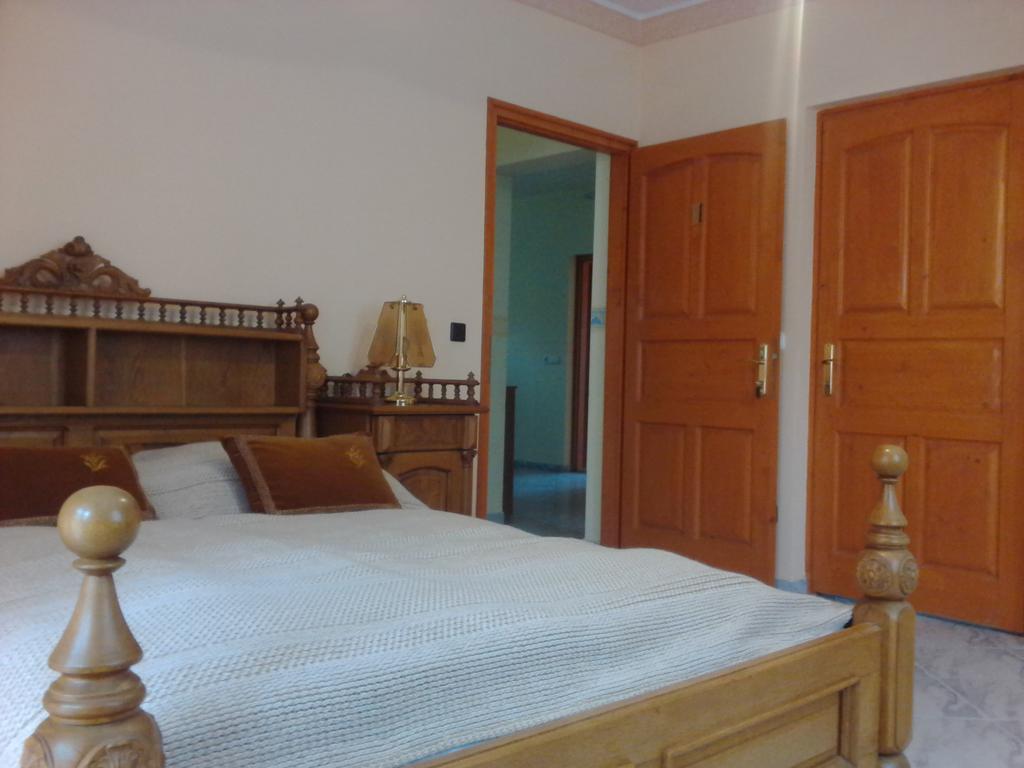 Kristaly Apartman Bed and Breakfast Hévíz Esterno foto
