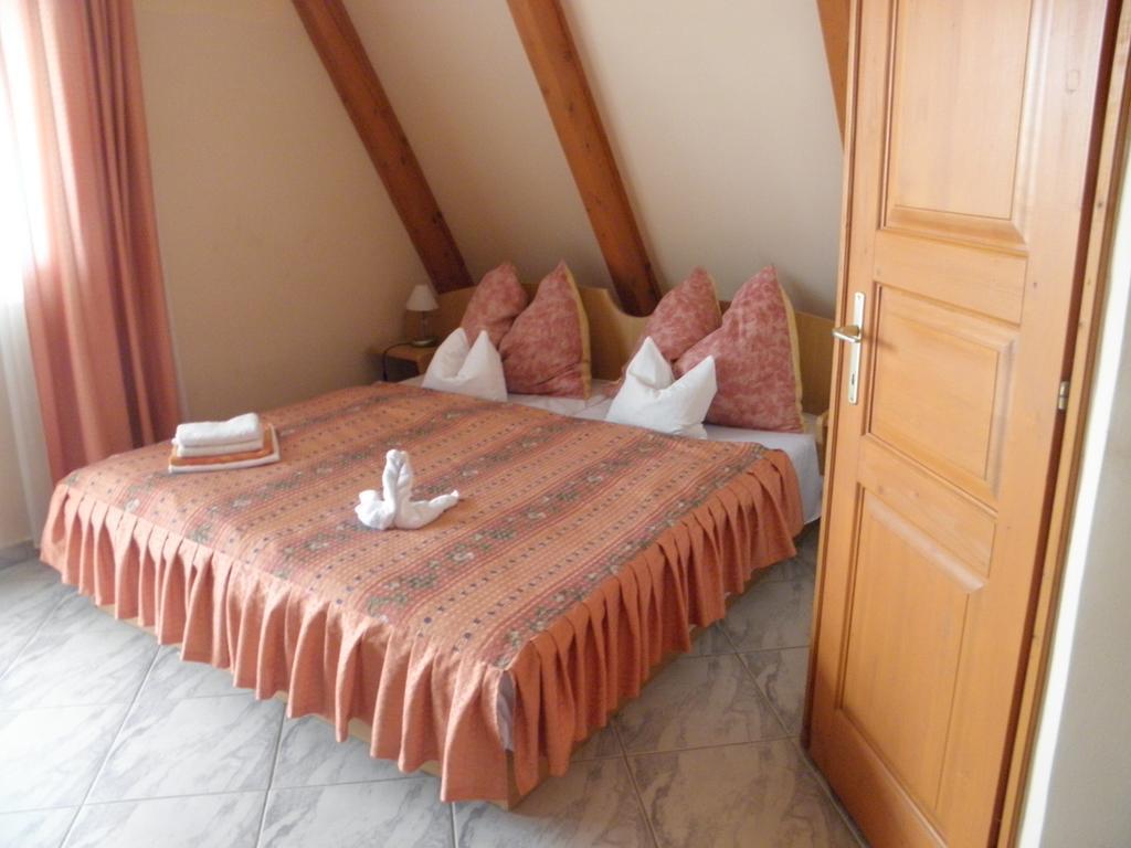 Kristaly Apartman Bed and Breakfast Hévíz Esterno foto
