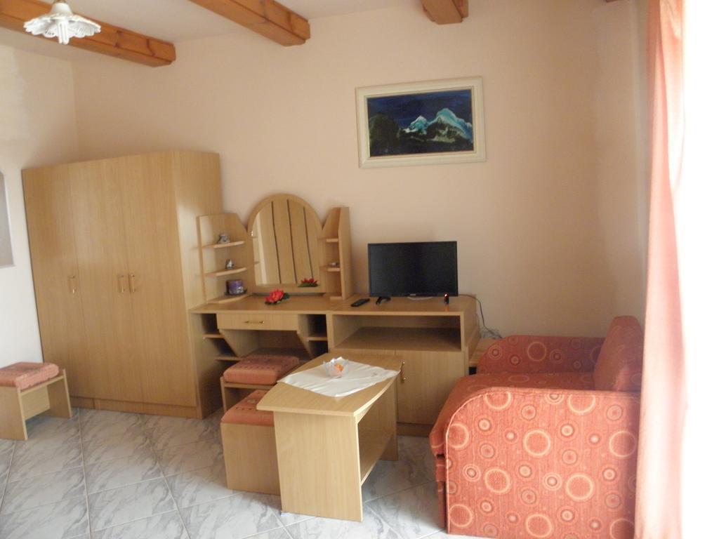 Kristaly Apartman Bed and Breakfast Hévíz Esterno foto