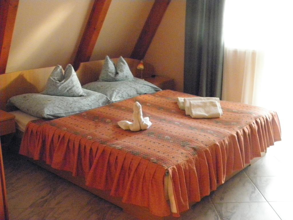 Kristaly Apartman Bed and Breakfast Hévíz Esterno foto