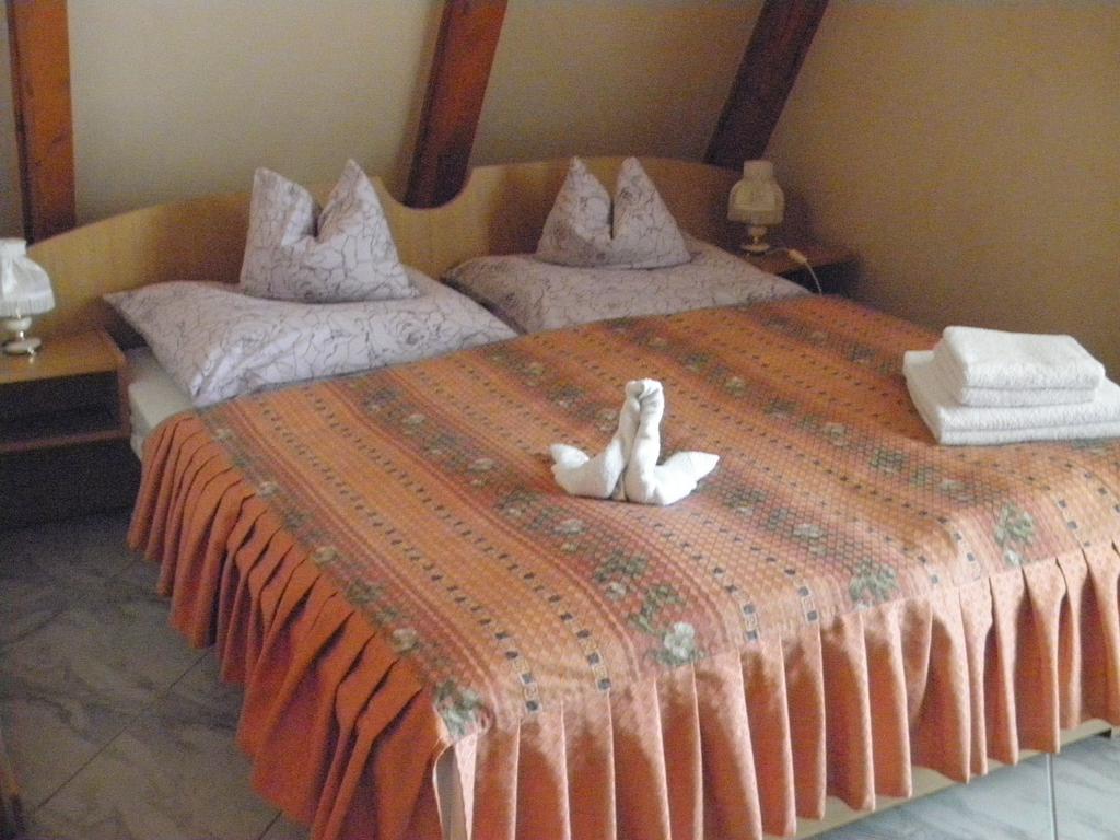 Kristaly Apartman Bed and Breakfast Hévíz Esterno foto