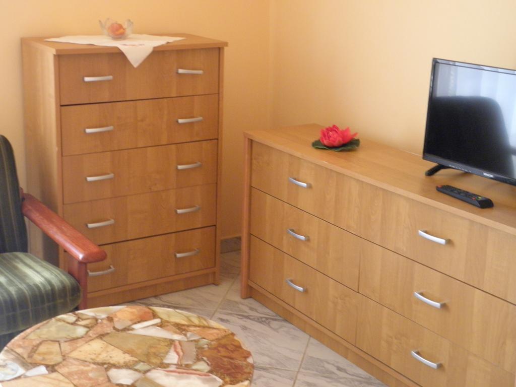 Kristaly Apartman Bed and Breakfast Hévíz Esterno foto