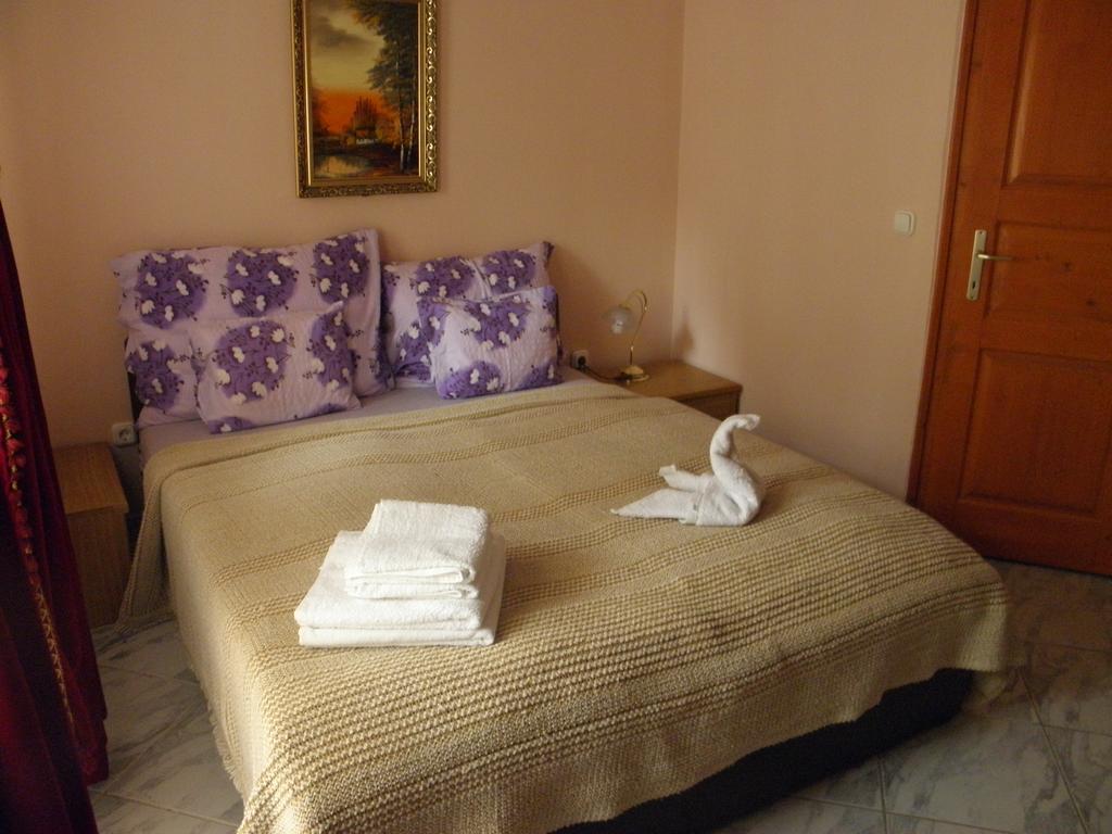 Kristaly Apartman Bed and Breakfast Hévíz Esterno foto