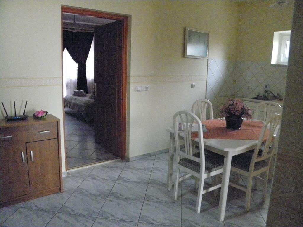 Kristaly Apartman Bed and Breakfast Hévíz Esterno foto