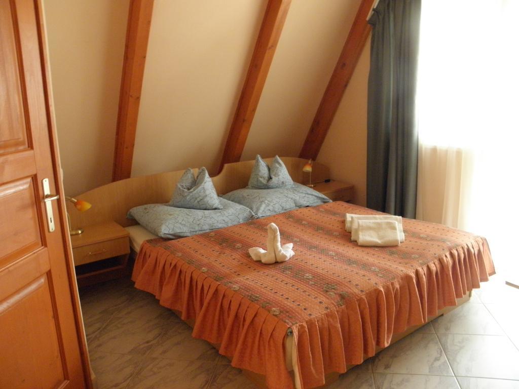 Kristaly Apartman Bed and Breakfast Hévíz Esterno foto