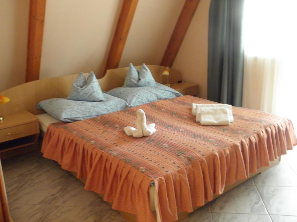 Kristaly Apartman Bed and Breakfast Hévíz Esterno foto