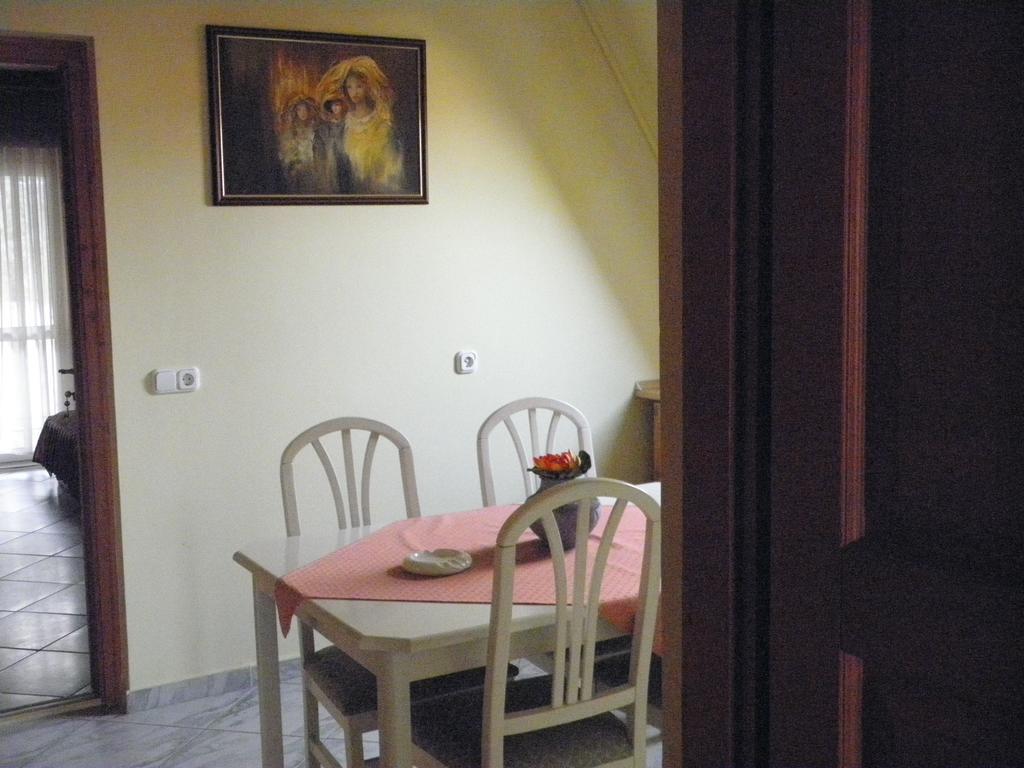 Kristaly Apartman Bed and Breakfast Hévíz Esterno foto