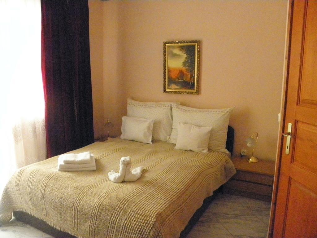 Kristaly Apartman Bed and Breakfast Hévíz Esterno foto