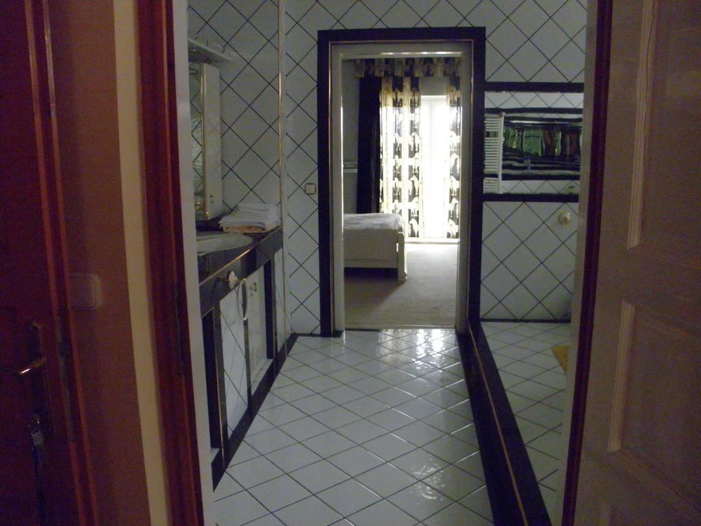 Kristaly Apartman Bed and Breakfast Hévíz Esterno foto